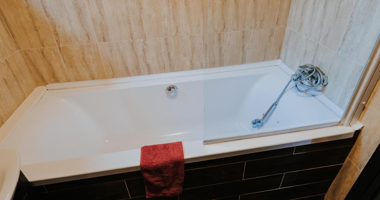 Carla's Palas, Airport Shuttle Apartment Iasi